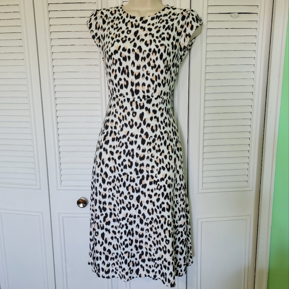 Loft Leopard Print Petite Animal Print Dress w slit sz 0 P flutter sleeve